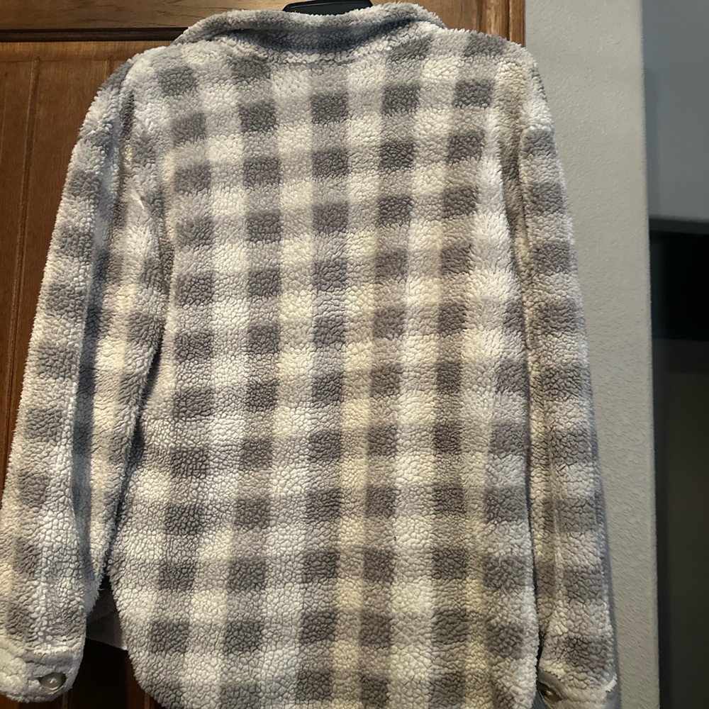 Size Small Shacket. (tag shows “xxl 18” bit is true small). Super Comfy! $15.00